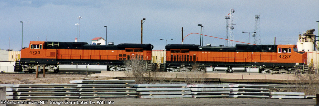 BNSF Dash-9s 4733 & 4737